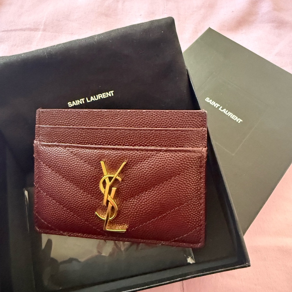 SAINT LAURENT CASSANDRE MATELASSÉ CARD CASE IN GRAIN DE POUDRE LEATHER